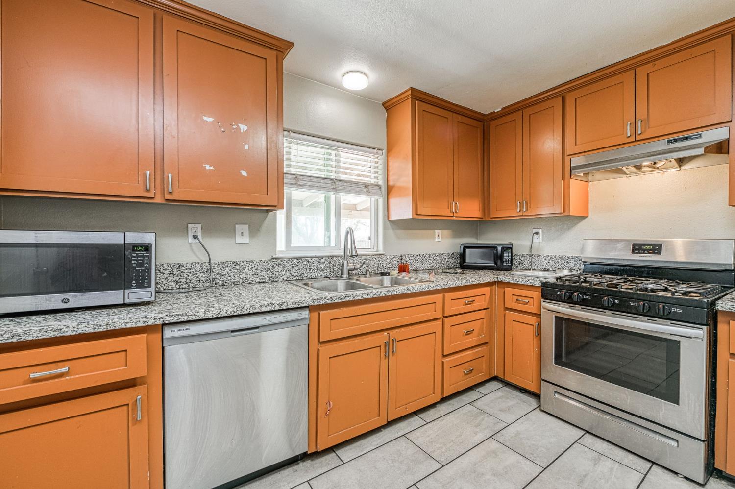 3555 W Nielsen Ave, Fresno, CA 93706