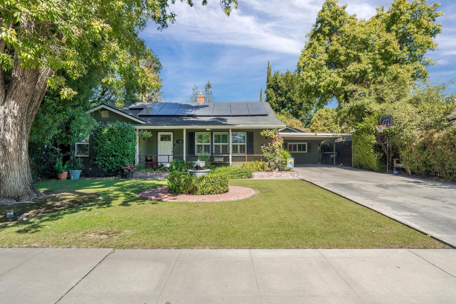 1076 W Myrtle, Visalia, CA 93277