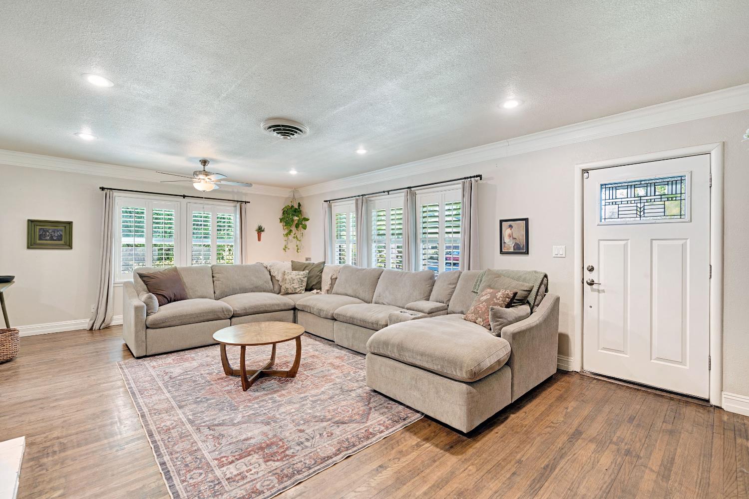 1076 W Myrtle, Visalia, CA 93277