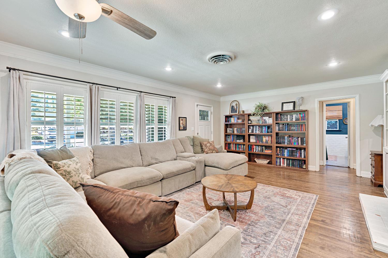 1076 W Myrtle, Visalia, CA 93277