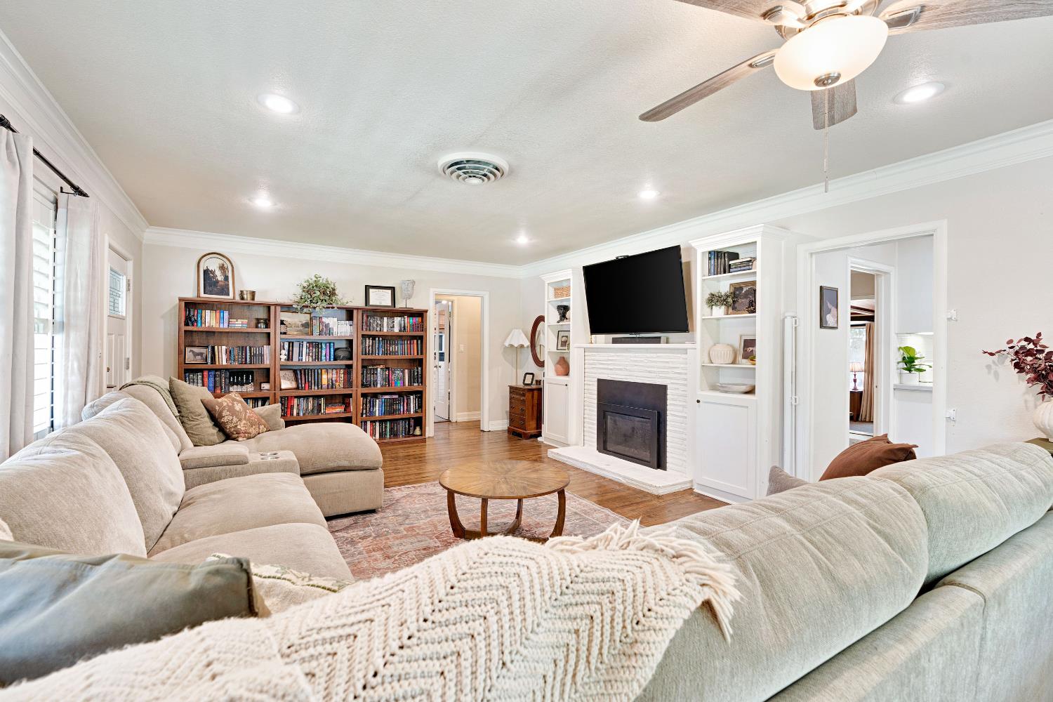 1076 W Myrtle, Visalia, CA 93277