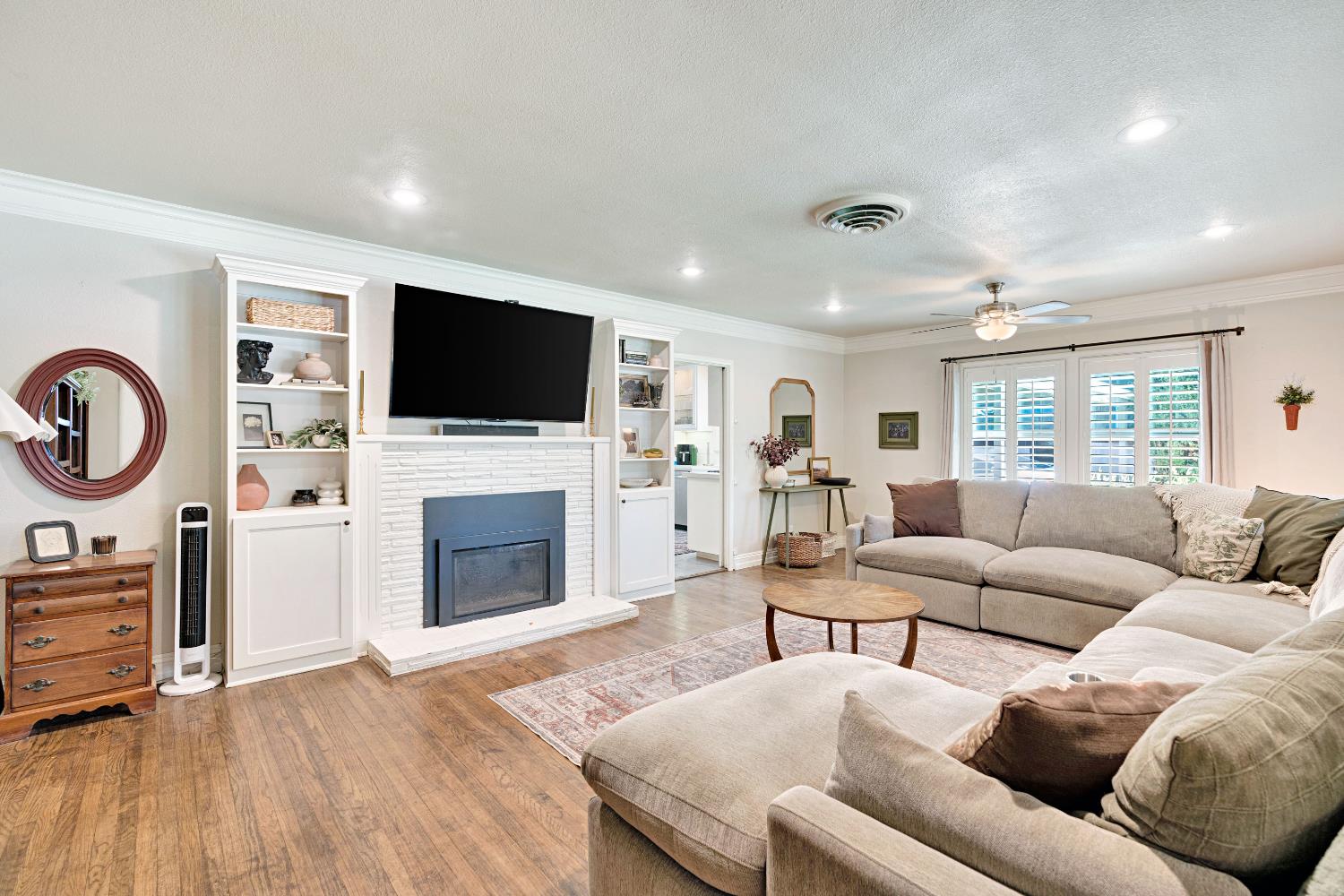 1076 W Myrtle, Visalia, CA 93277