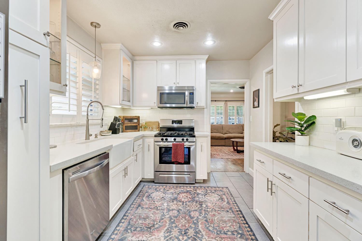 1076 W Myrtle, Visalia, CA 93277