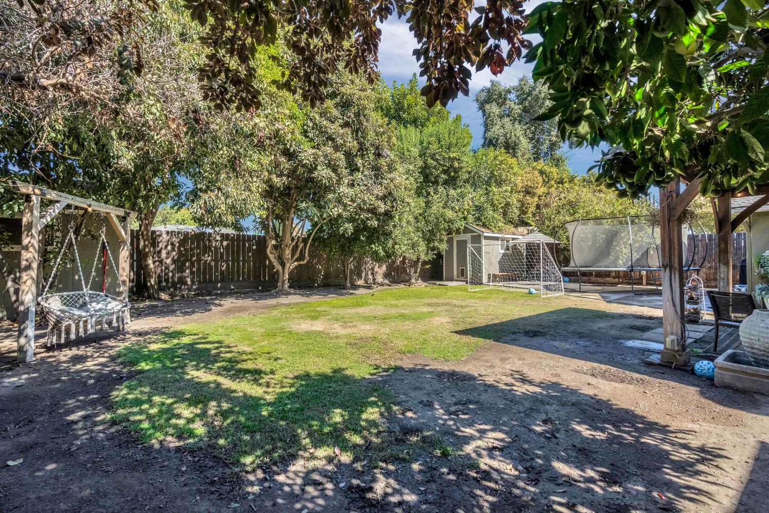 1076 W Myrtle, Visalia, CA 93277