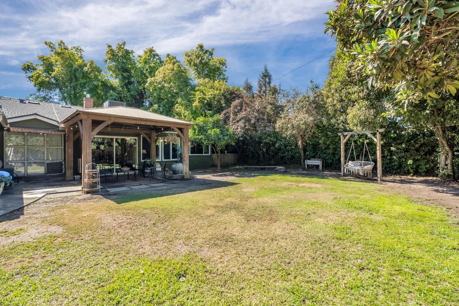 1076 W Myrtle, Visalia, CA 93277