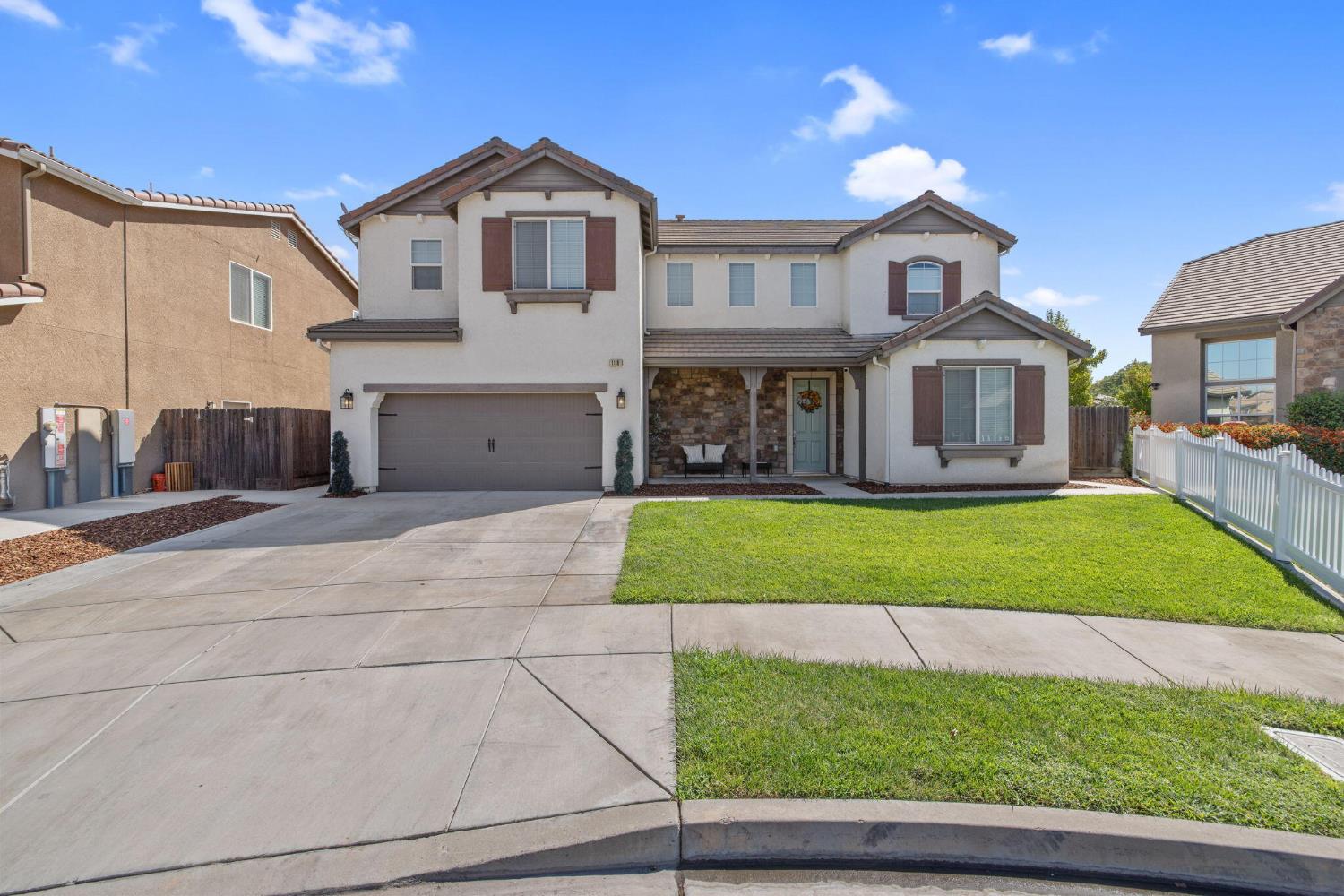 1118 Vickie Ct, Visalia, CA 93291