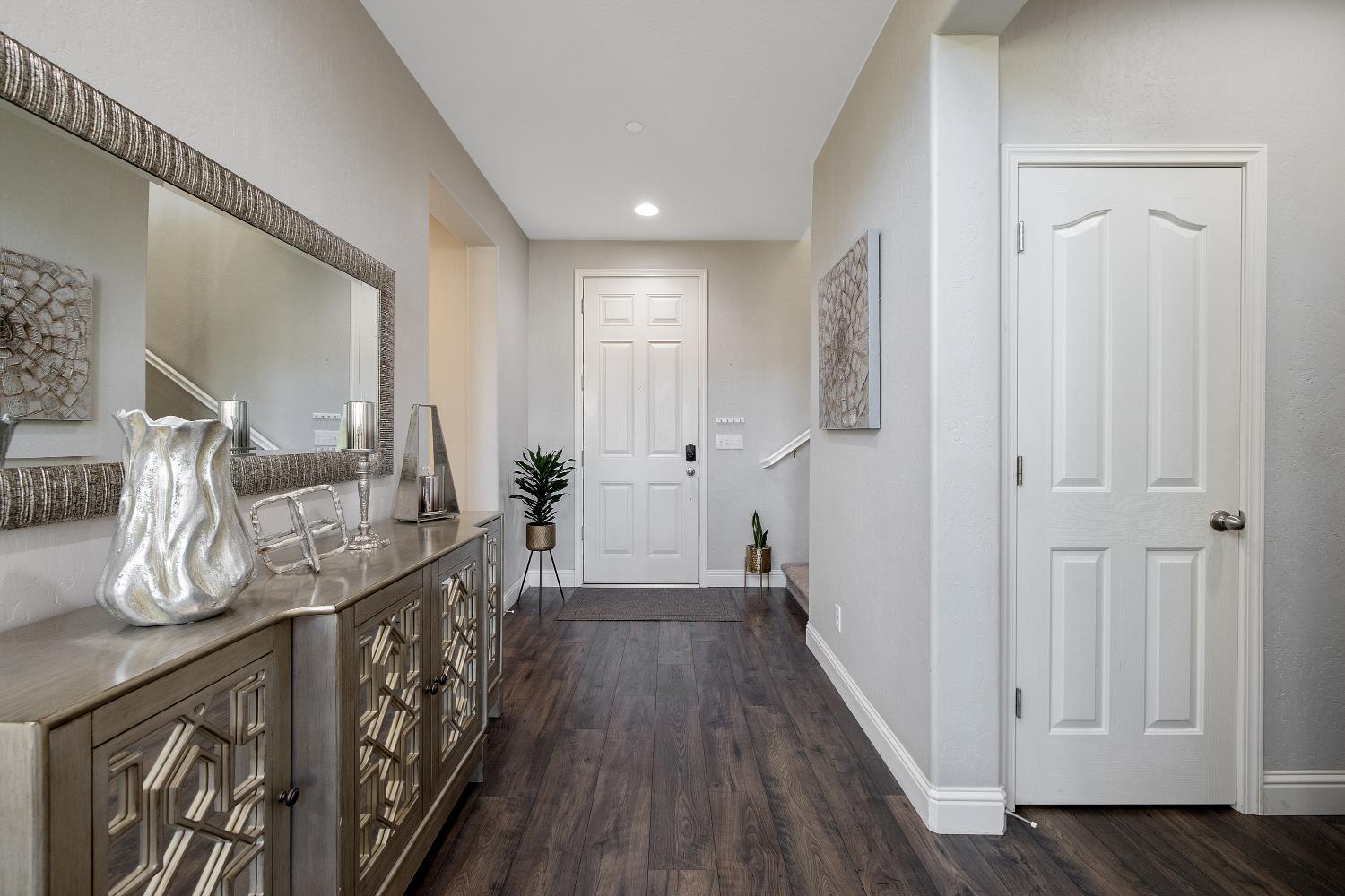 1118 Vickie Ct, Visalia, CA 93291