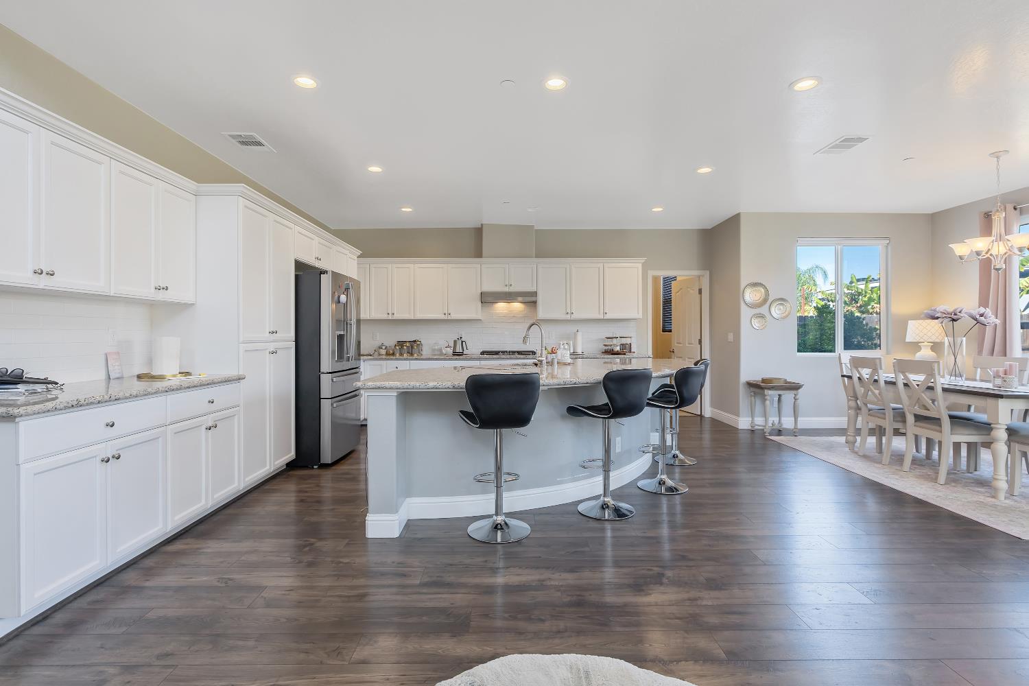 1118 Vickie Ct, Visalia, CA 93291