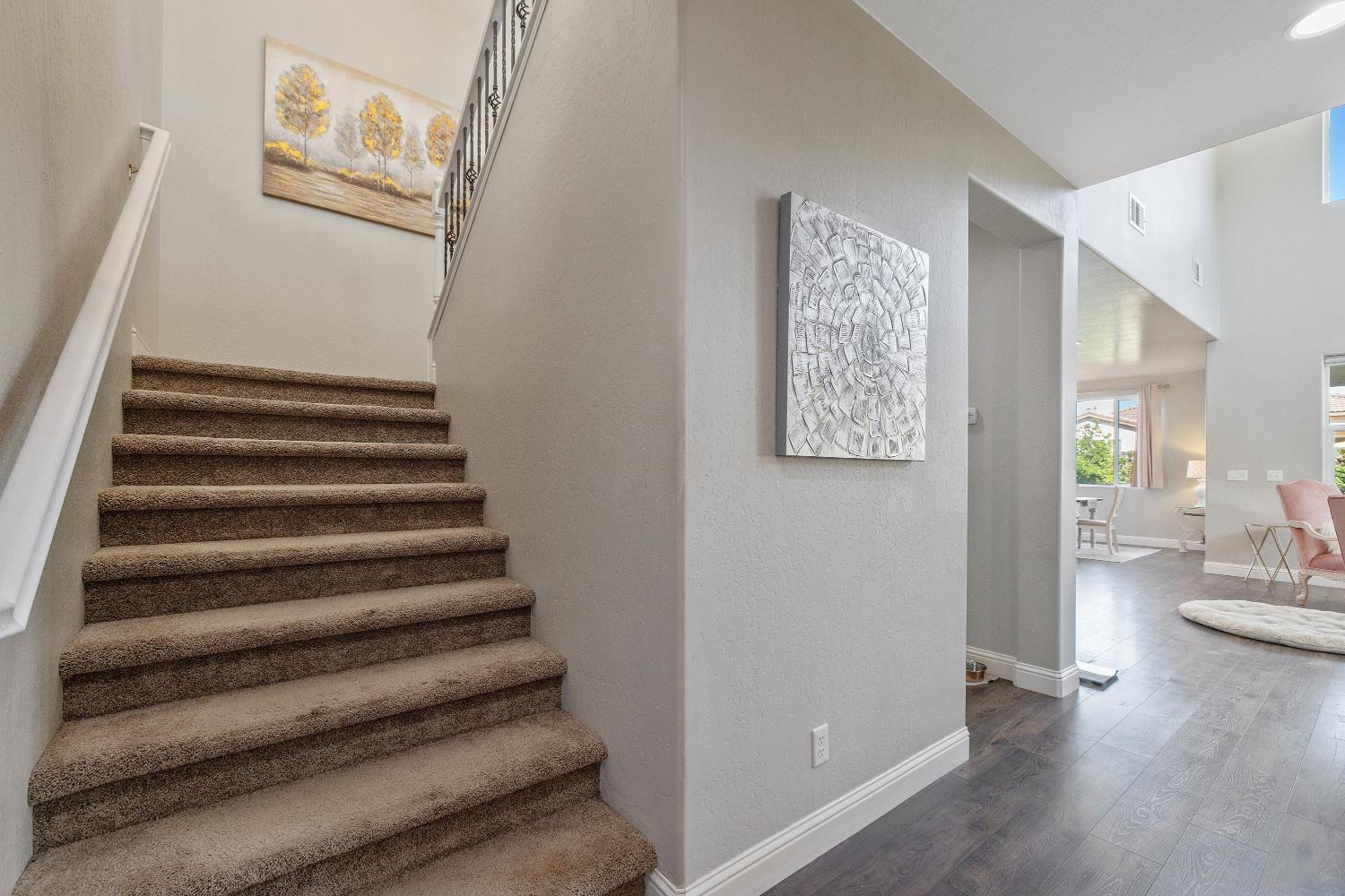 1118 Vickie Ct, Visalia, CA 93291