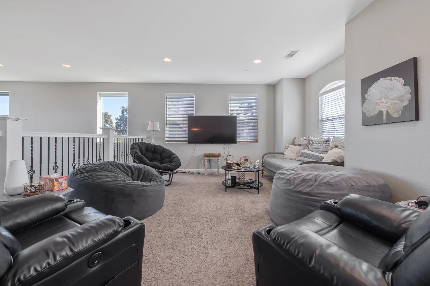 1118 Vickie Ct, Visalia, CA 93291