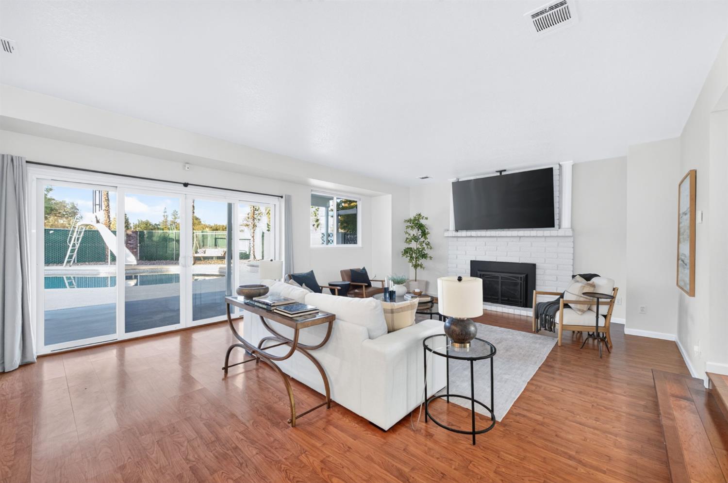 7950 E Shields Ave, Fresno, CA 93737