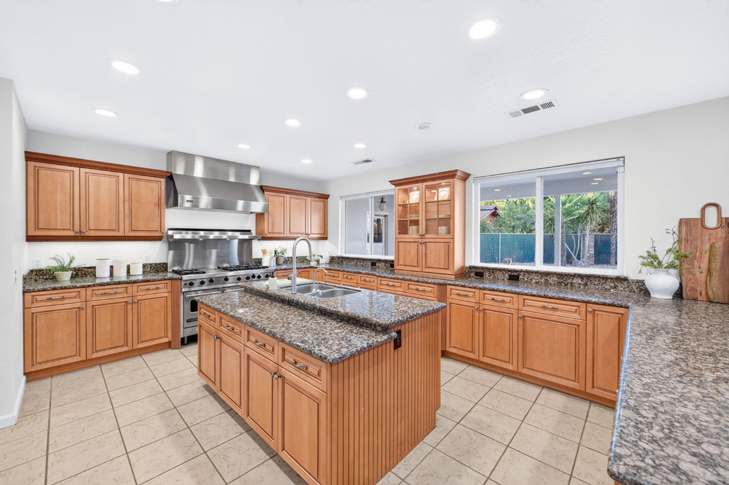 7950 E Shields Ave, Fresno, CA 93737