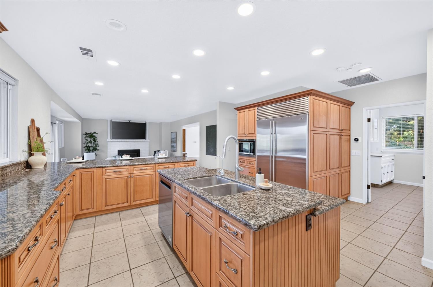 7950 E Shields Ave, Fresno, CA 93737