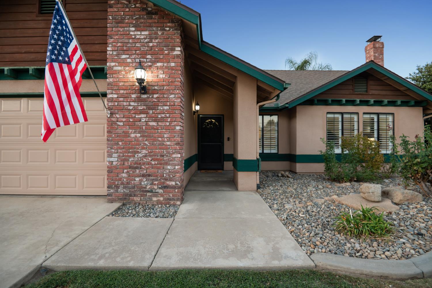 2824 W Hemlock Ct, Visalia, CA 93277