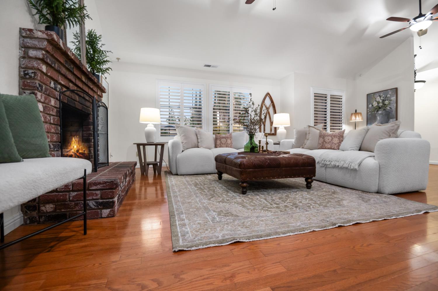 2824 W Hemlock Ct, Visalia, CA 93277