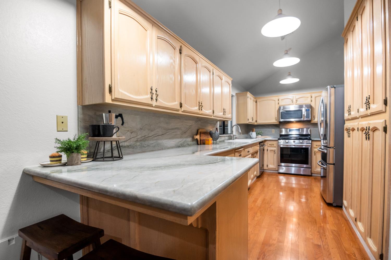 2824 W Hemlock Ct, Visalia, CA 93277