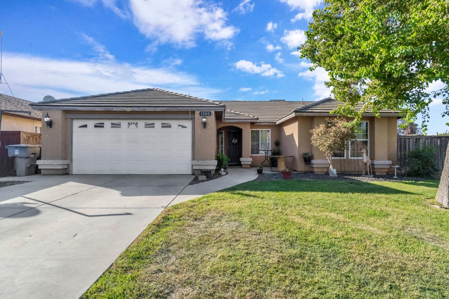 1500 Josephine Ct, Madera, CA 93638
