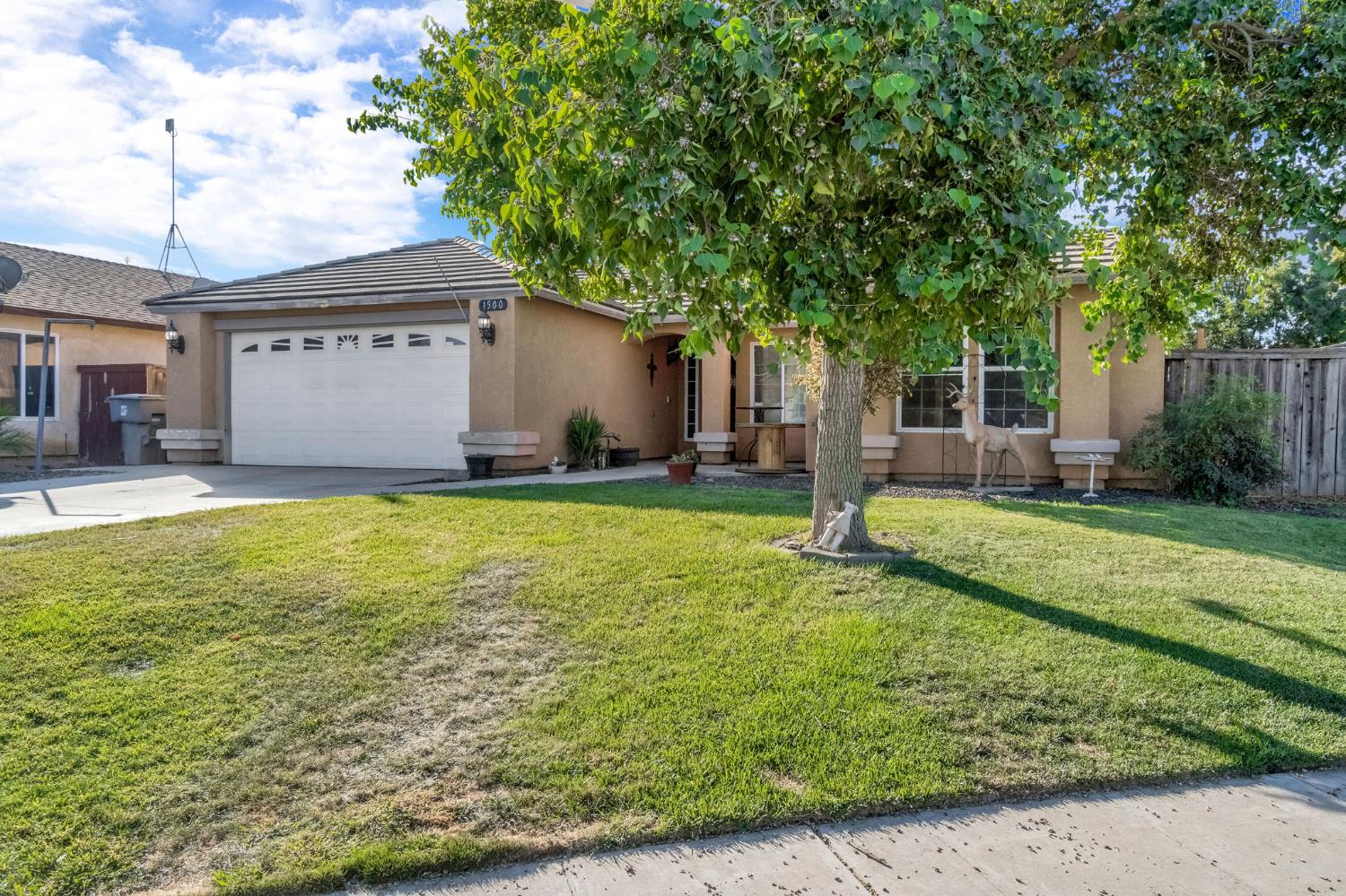 1500 Josephine Ct, Madera, CA 93638