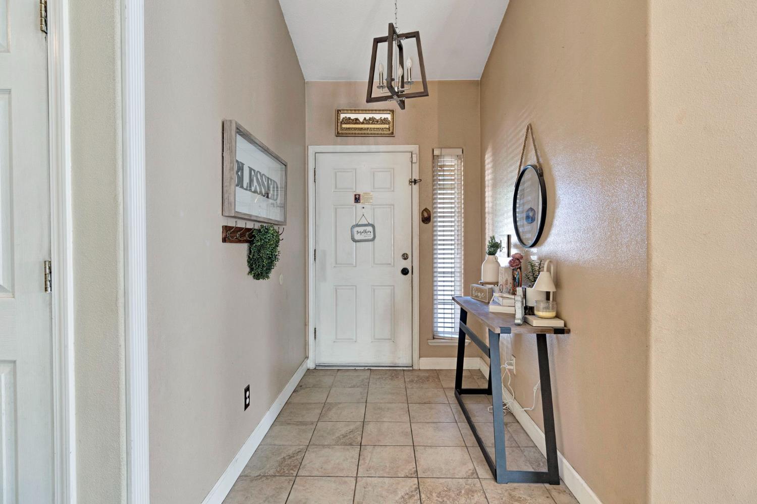 1500 Josephine Ct, Madera, CA 93638