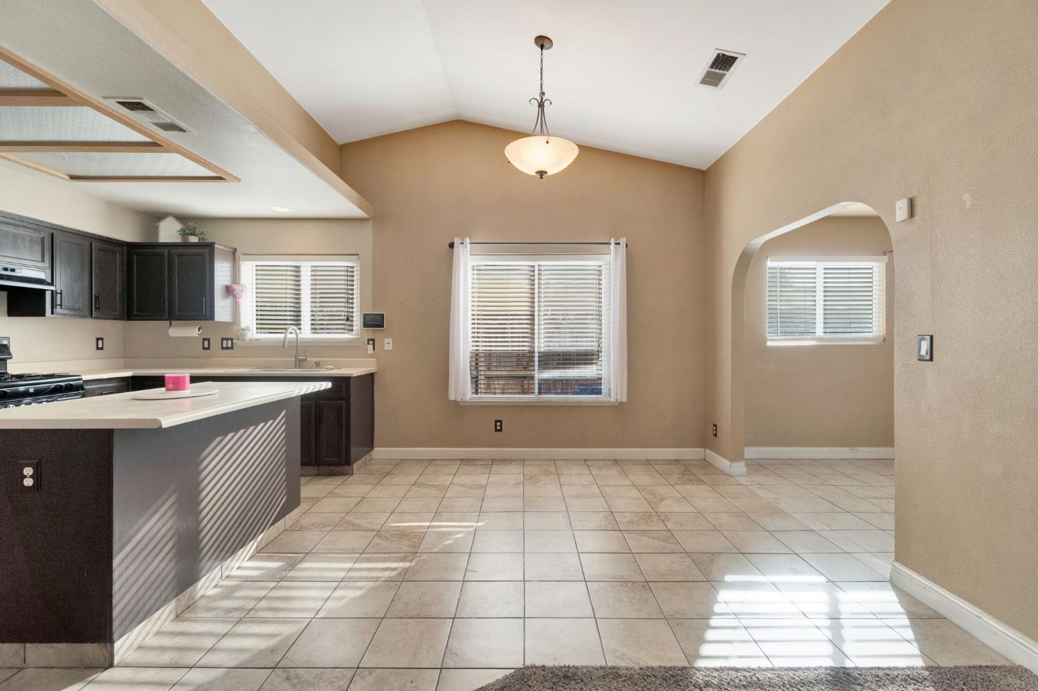 1500 Josephine Ct, Madera, CA 93638