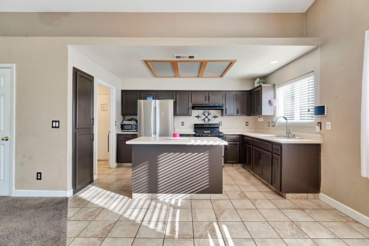 1500 Josephine Ct, Madera, CA 93638