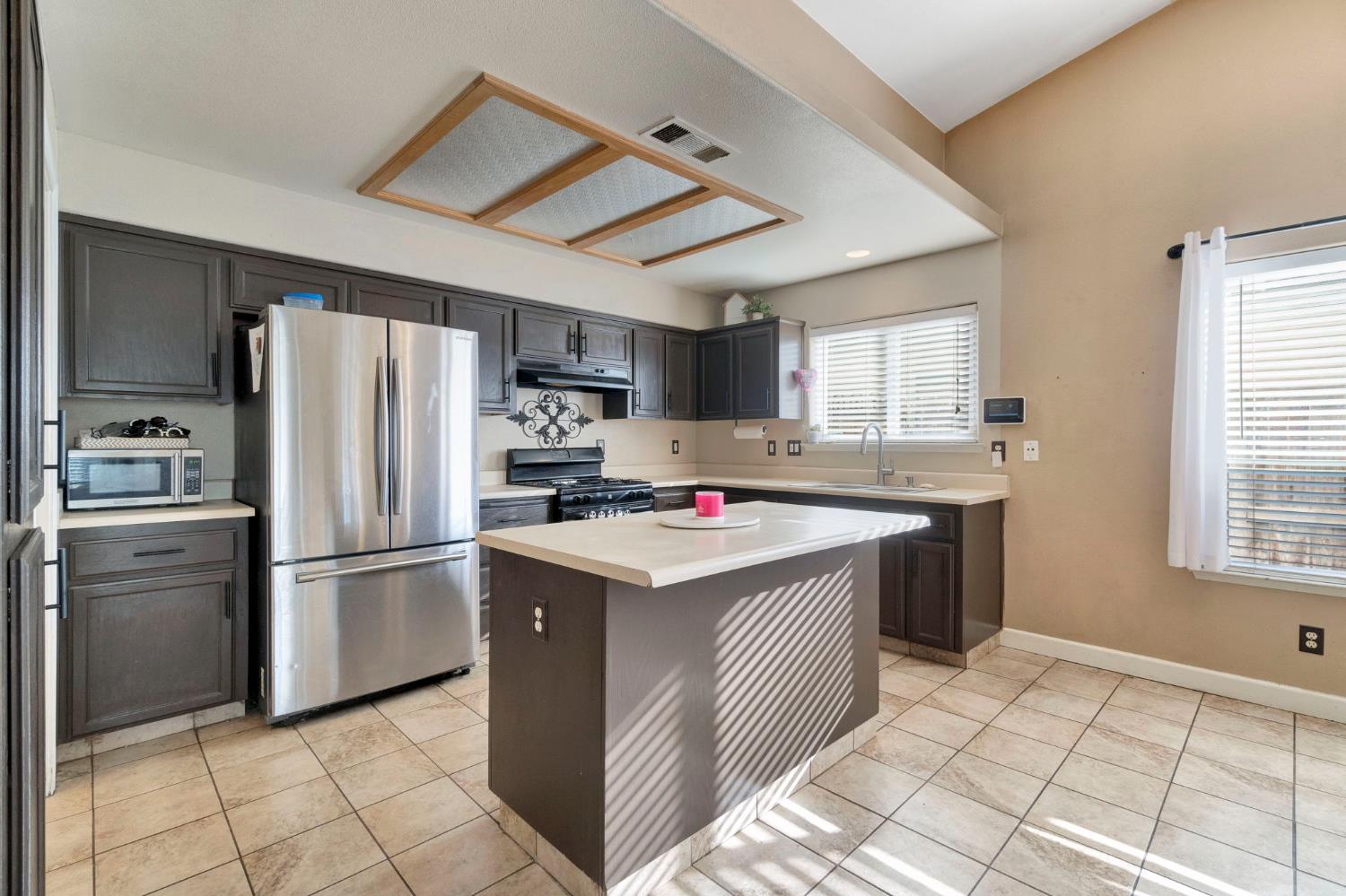 1500 Josephine Ct, Madera, CA 93638