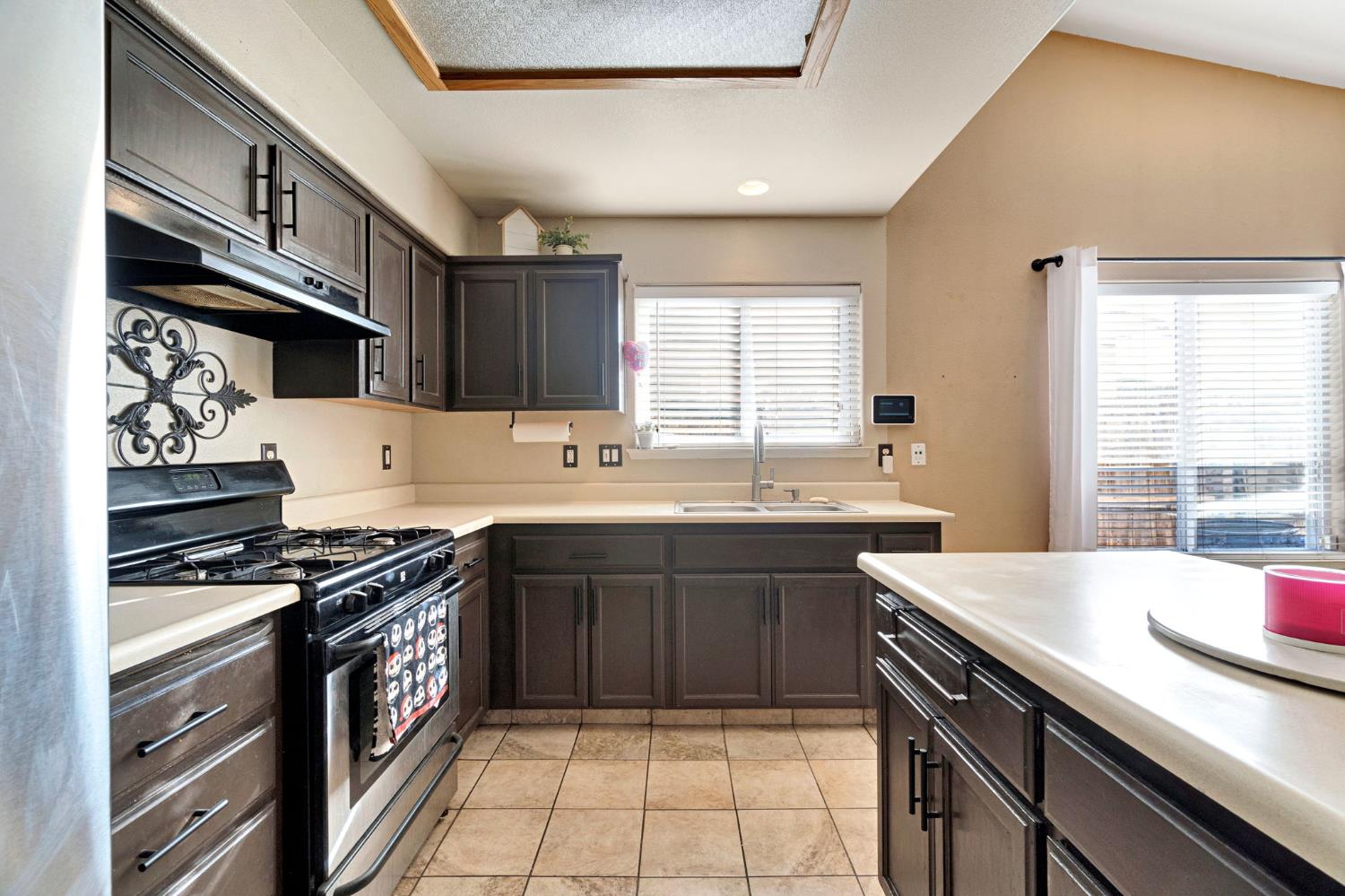 1500 Josephine Ct, Madera, CA 93638