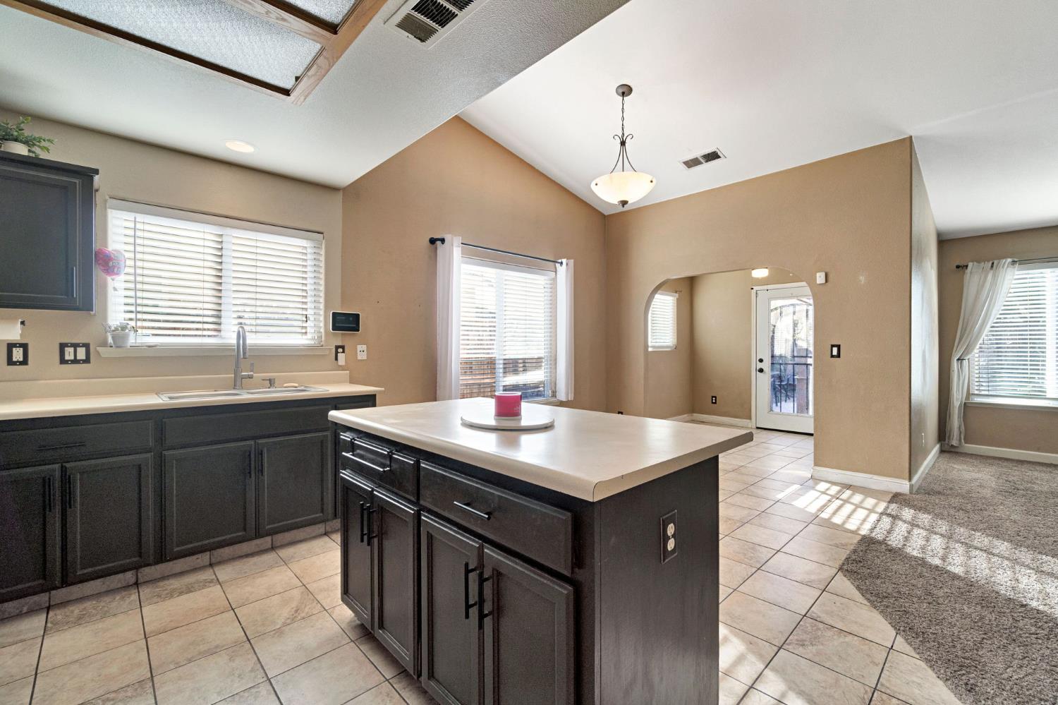1500 Josephine Ct, Madera, CA 93638