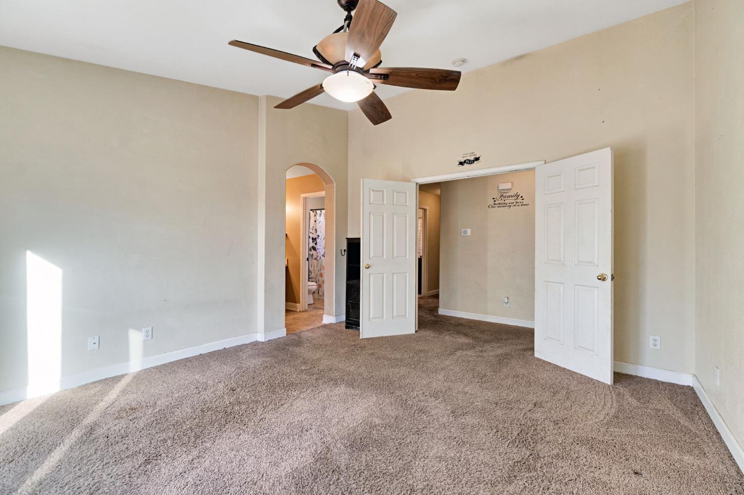 1500 Josephine Ct, Madera, CA 93638