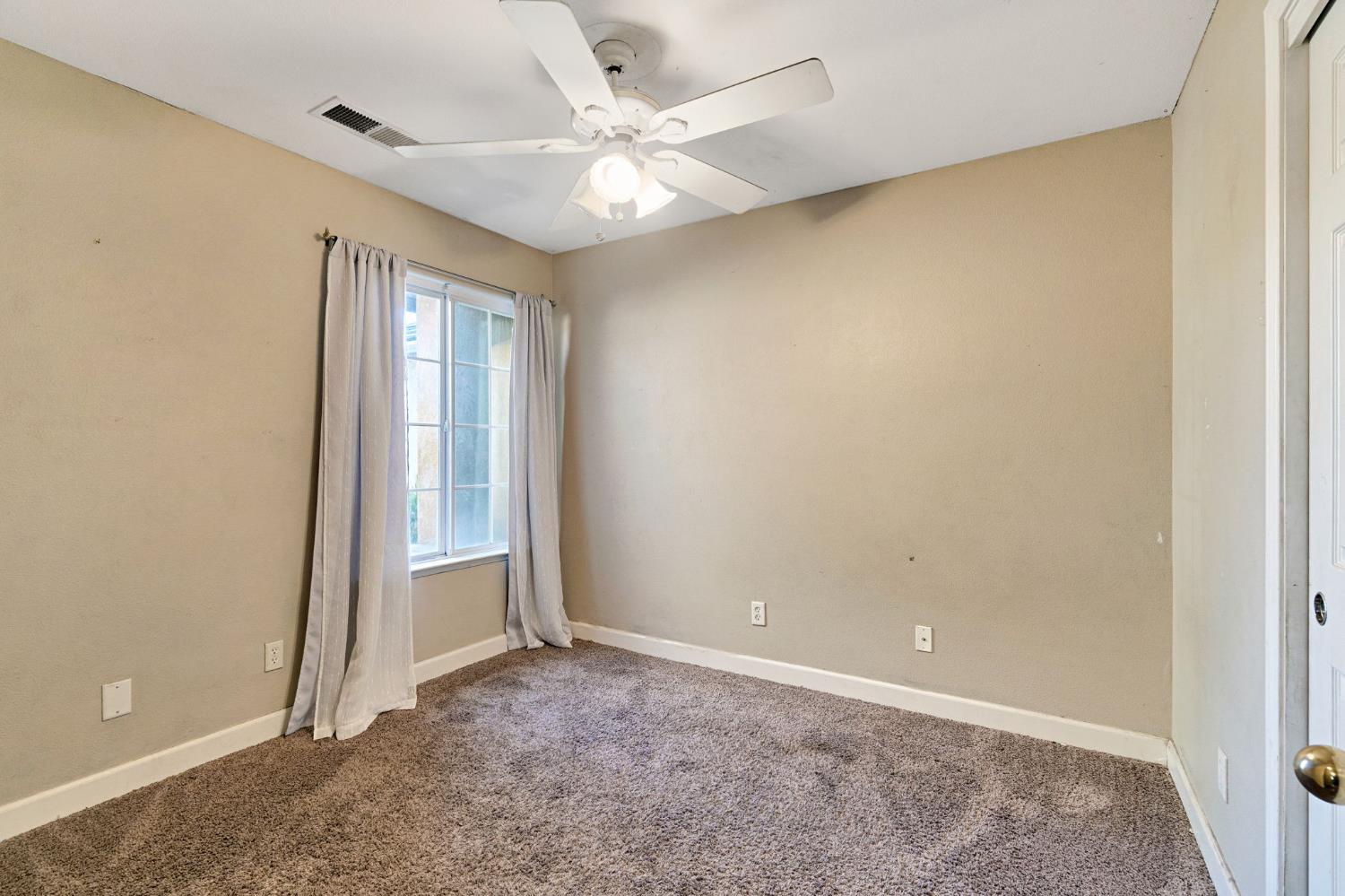1500 Josephine Ct, Madera, CA 93638