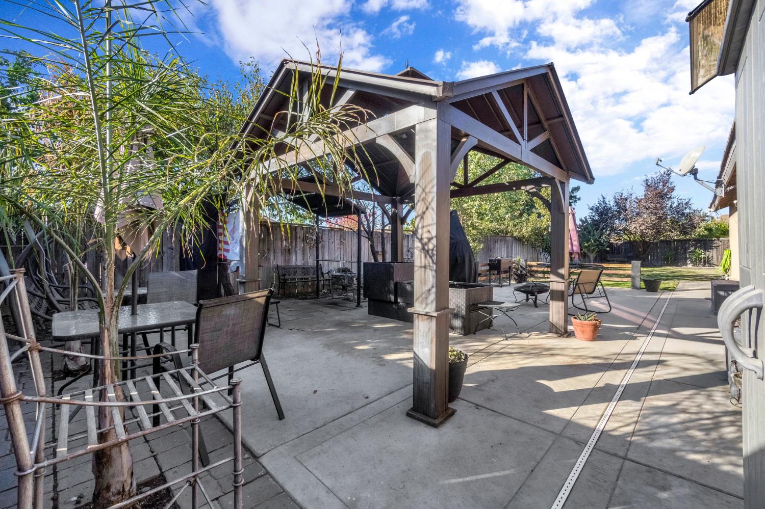 1500 Josephine Ct, Madera, CA 93638