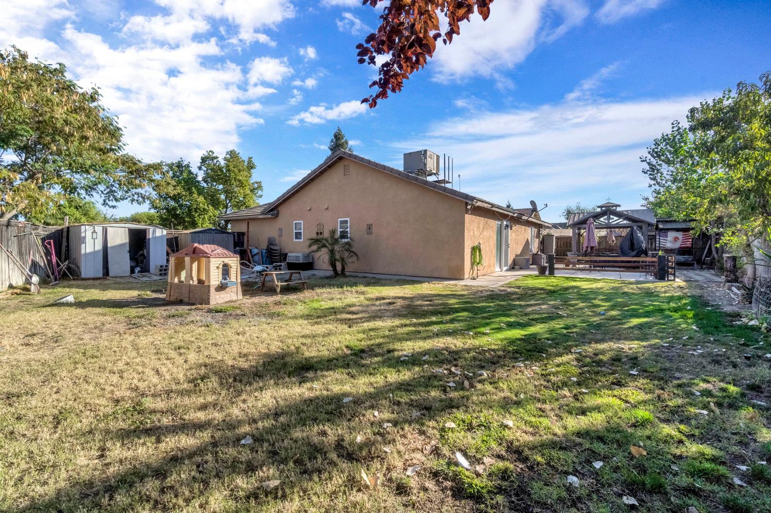 1500 Josephine Ct, Madera, CA 93638
