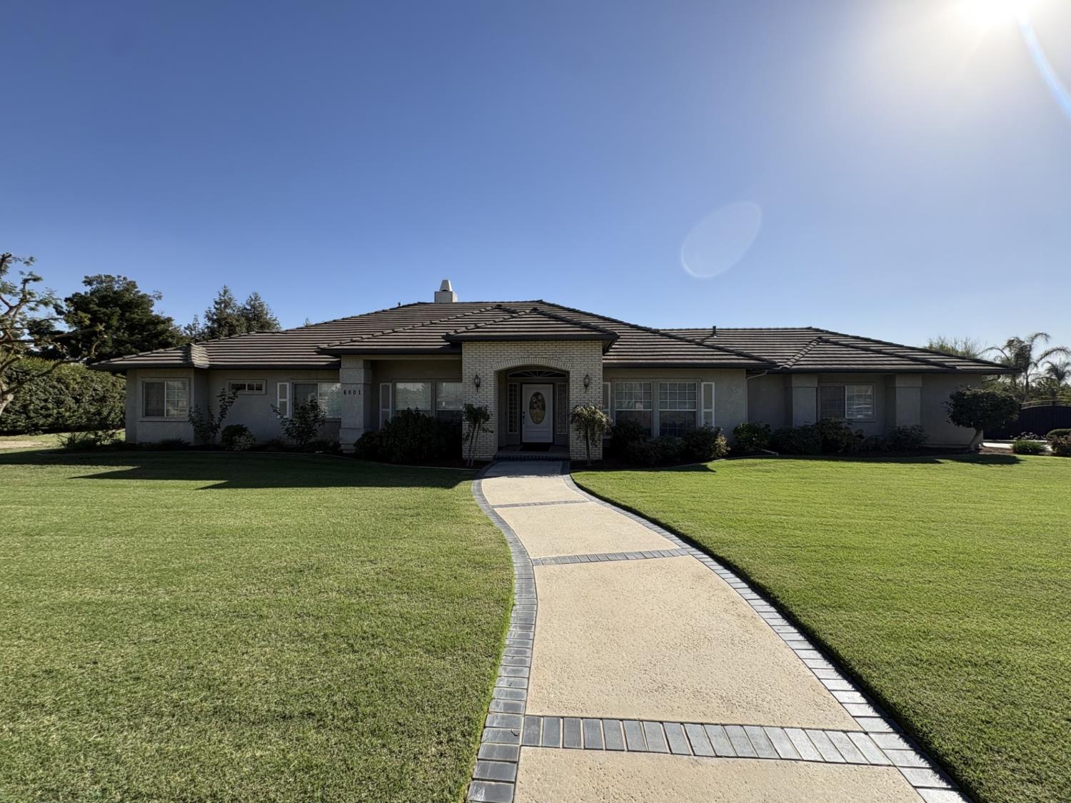 6001 W Grove Ct, Visalia, CA 93291