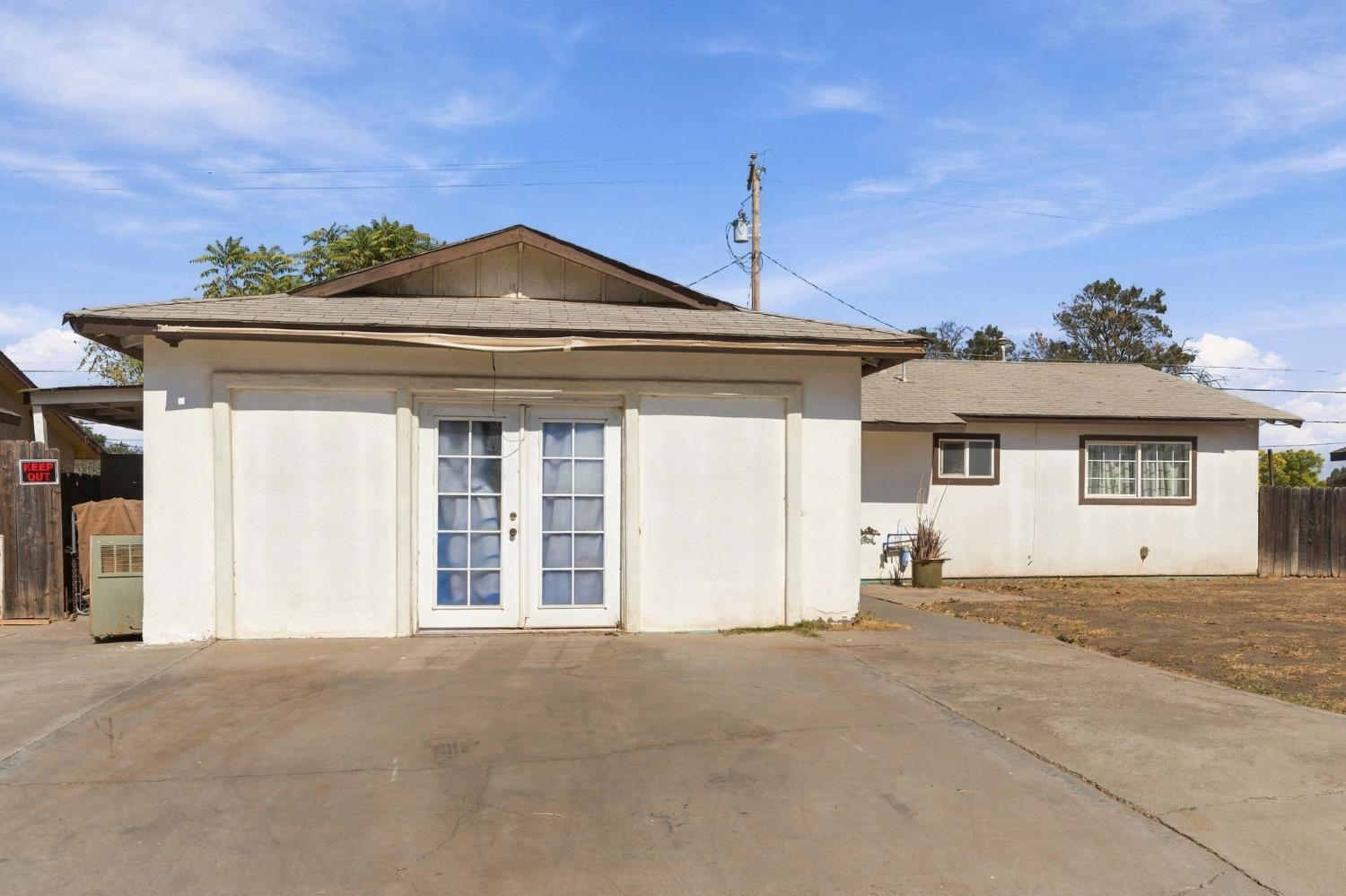 10208 Haven Ln, Hanford, CA 93230