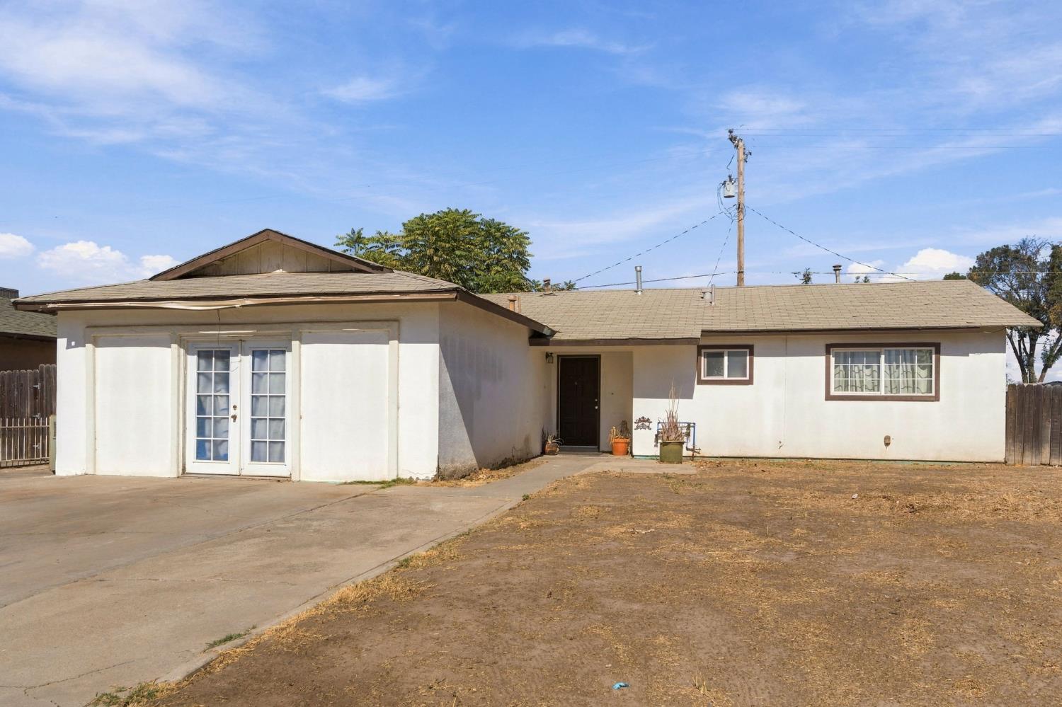 10208 Haven Ln, Hanford, CA 93230