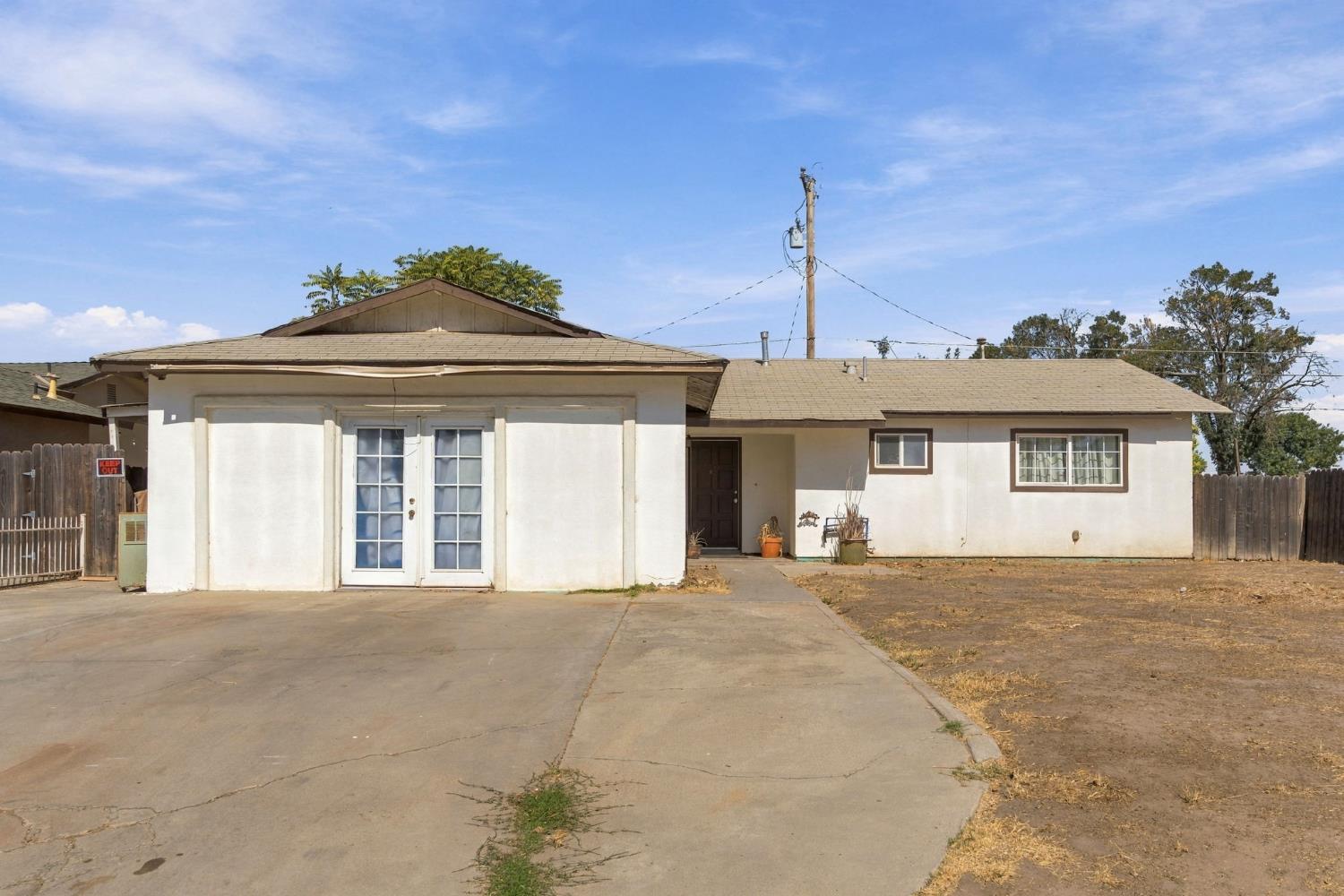 10208 Haven Ln, Hanford, CA 93230