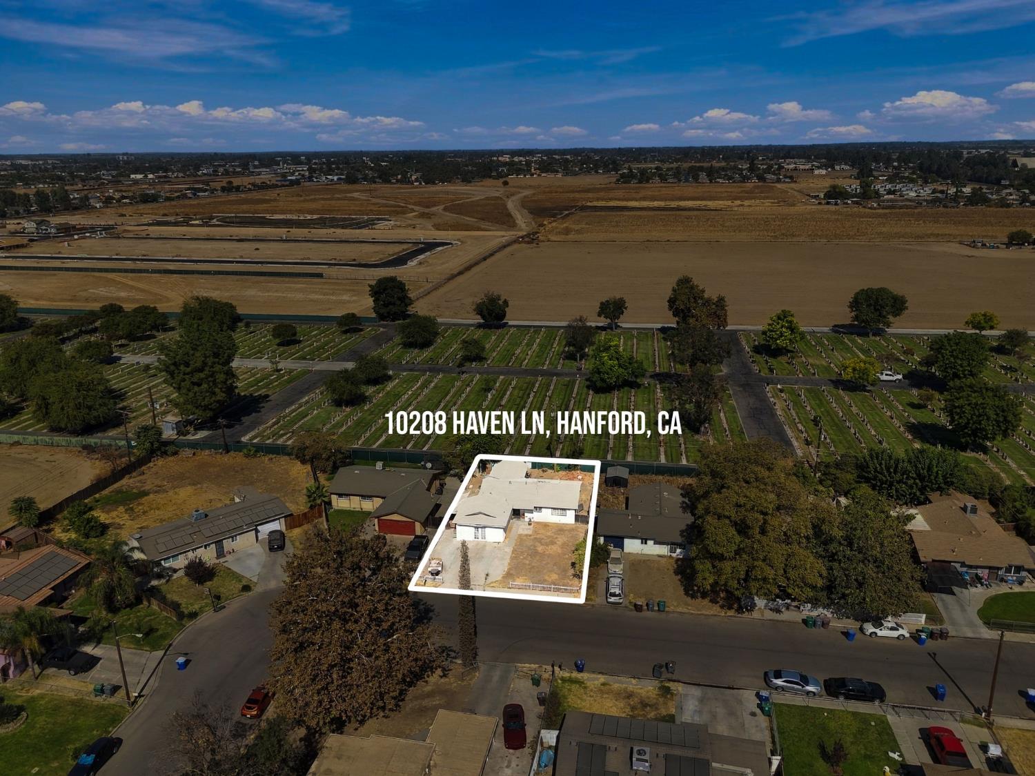 10208 Haven Ln, Hanford, CA 93230