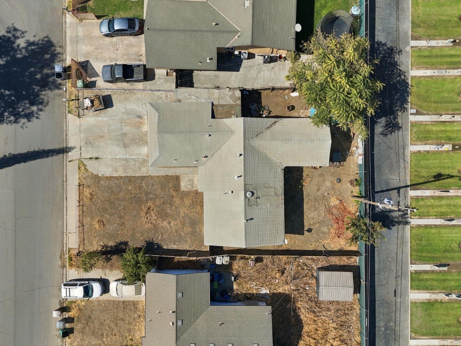10208 Haven Ln, Hanford, CA 93230