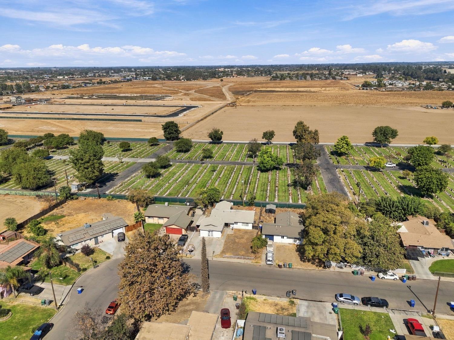 10208 Haven Ln, Hanford, CA 93230