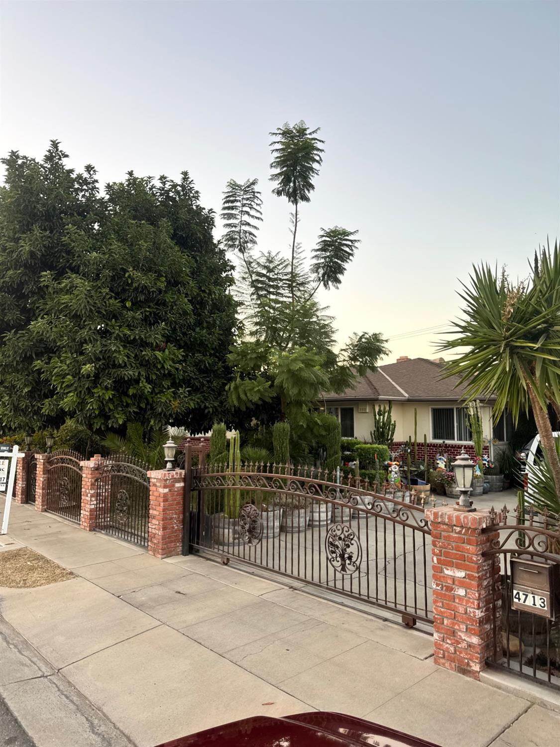 4713 E Clinton Ave, Fresno, CA 93703