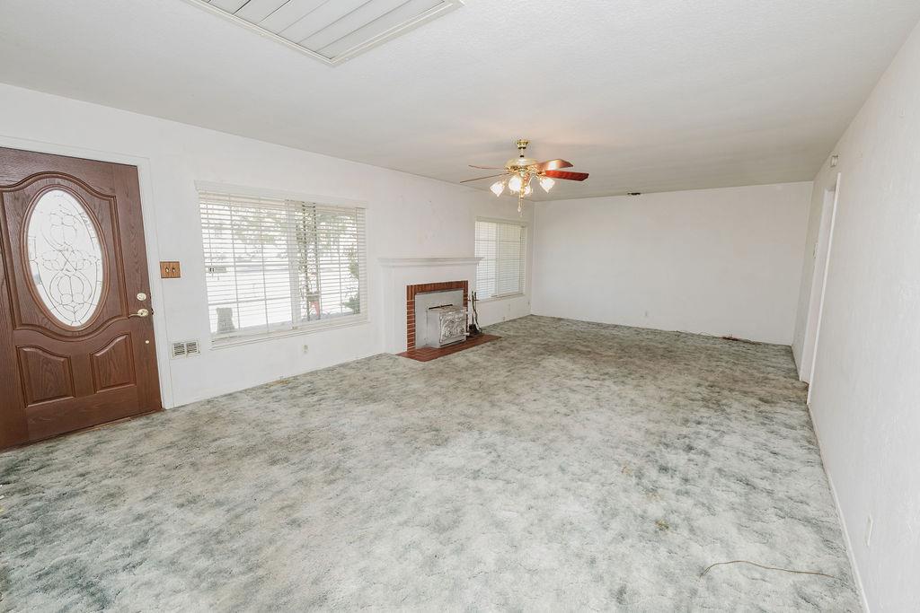 2994 E Ashlan Ave, Fresno, CA 93726