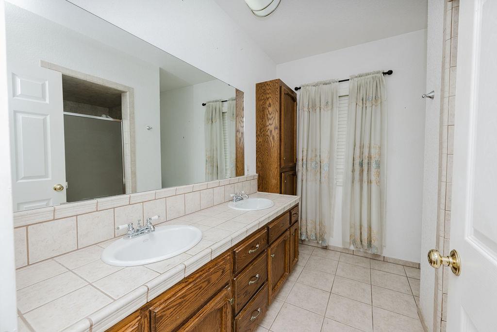 2994 E Ashlan Ave, Fresno, CA 93726
