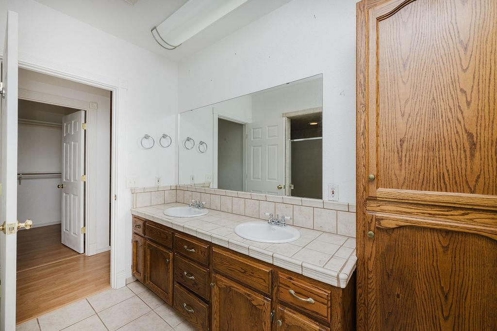 2994 E Ashlan Ave, Fresno, CA 93726