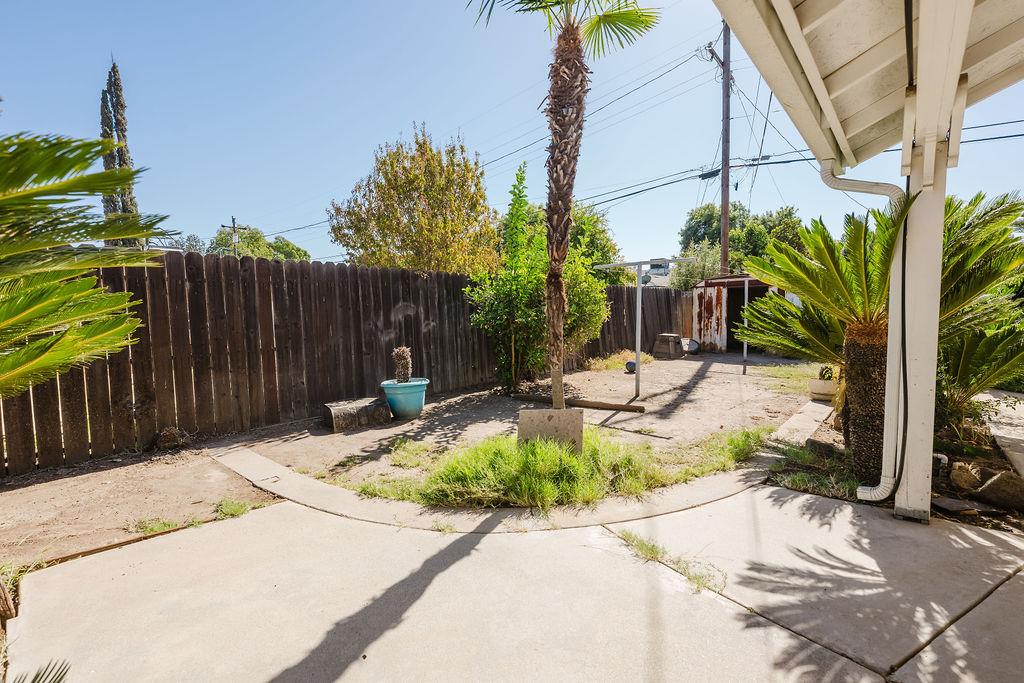 2994 E Ashlan Ave, Fresno, CA 93726