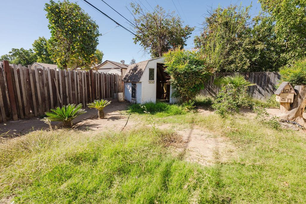 2994 E Ashlan Ave, Fresno, CA 93726