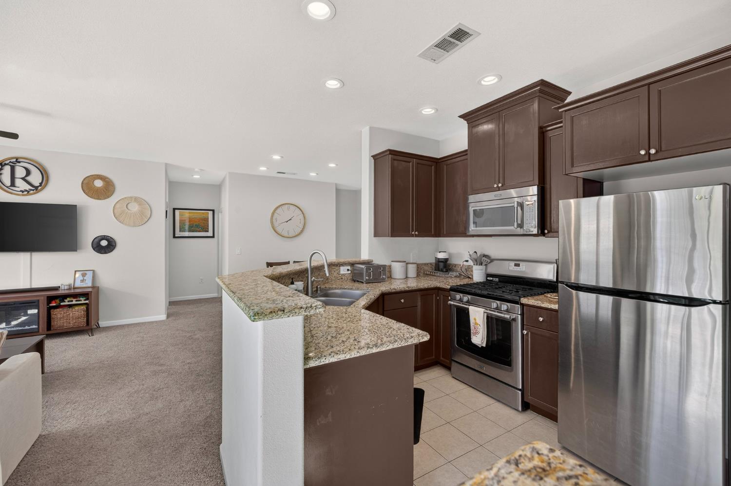 2047 Boccioni Ln, Clovis, CA 93611
