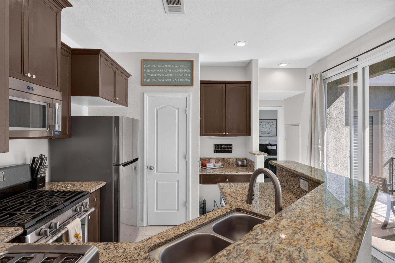 2047 Boccioni Ln, Clovis, CA 93611
