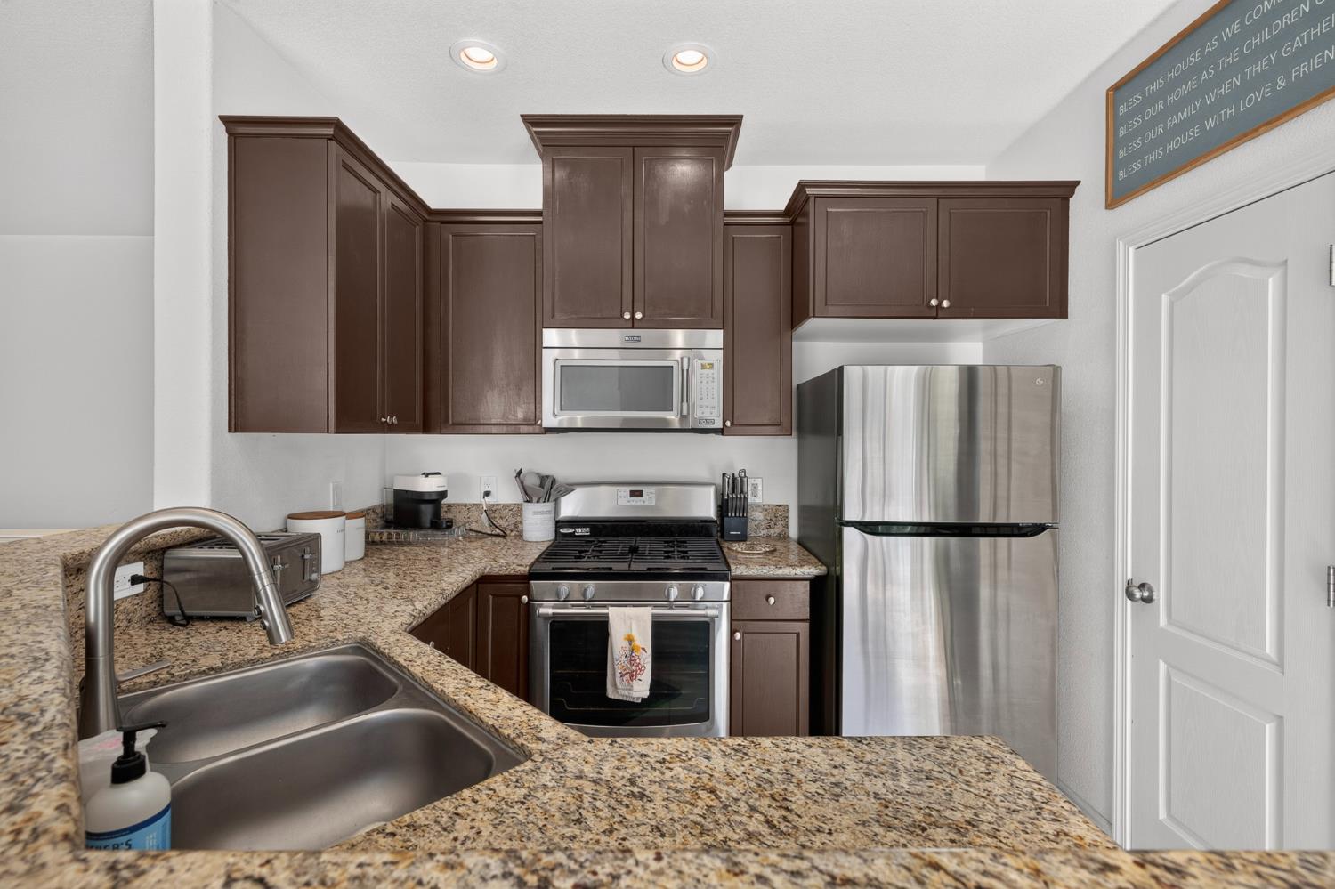 2047 Boccioni Ln, Clovis, CA 93611