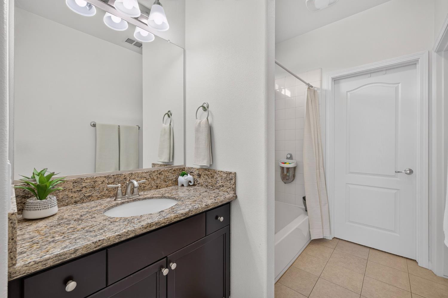 2047 Boccioni Ln, Clovis, CA 93611