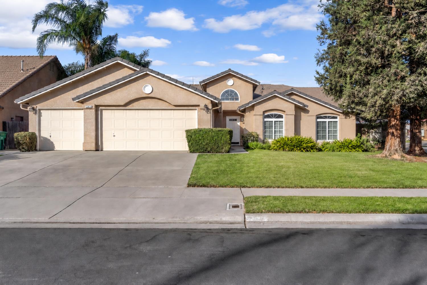349 S Thomas Ave, Kerman, CA 93630